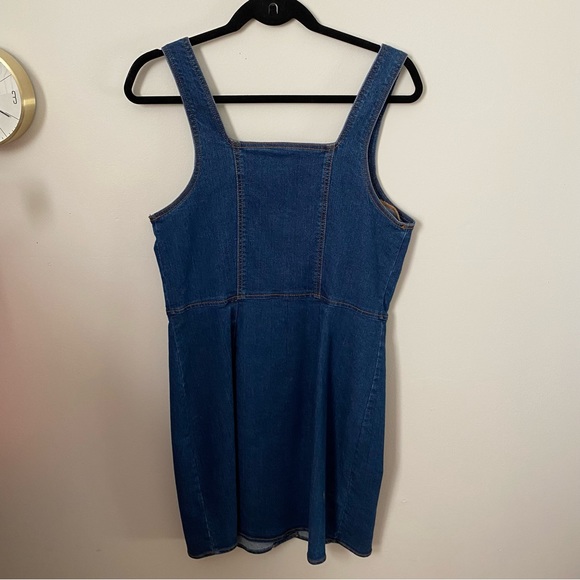Jean Dress Size M Women’s ONLY WORN ONCE - Picture 2 of 3